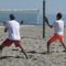 Jugar al tenis en la playa de Poniente